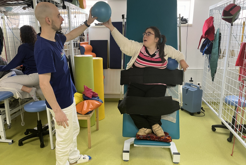  Farená pastelka menom FYZIOTERAPIA / ROK 2024 - foto